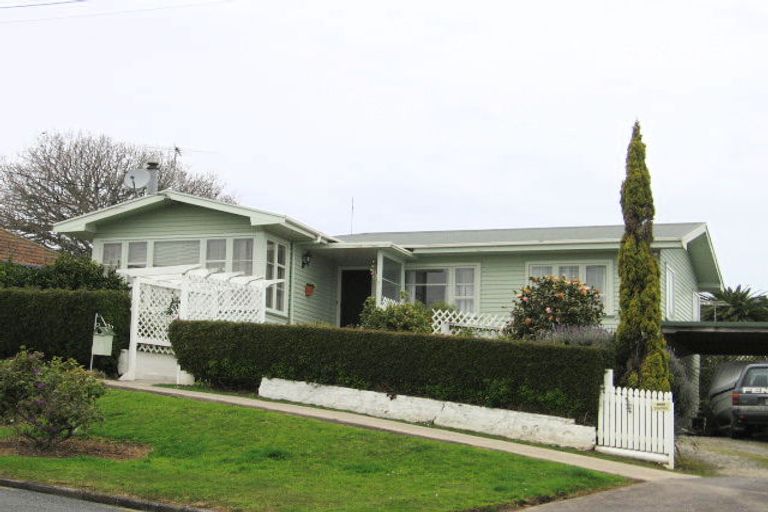 Photo of property in 7 Karaka Street, Helensville, 0800