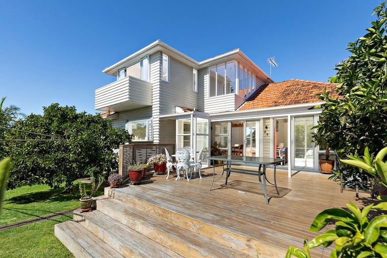 Photo of property in 19 Belmont Terrace, Milford, Auckland, 0620