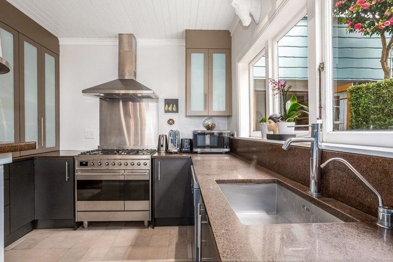 Photo of property in 9 Karepa Street, Brooklyn, Wellington, 6021