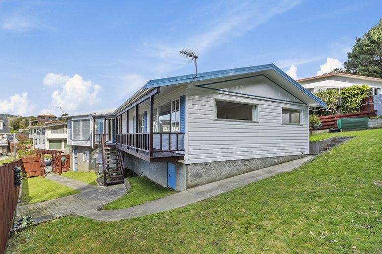 Photo of property in 34 Fyvie Avenue, Tawa, Wellington, 5028