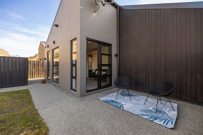 Photo of property in 33 Alps View Place, Lake Hayes, Queenstown, 9304