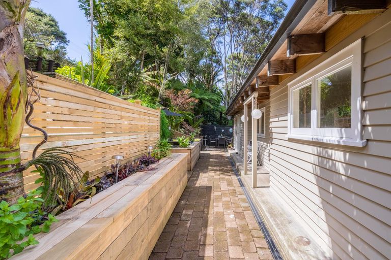 Photo of property in 33 Warner Park Avenue, Laingholm, Auckland, 0604