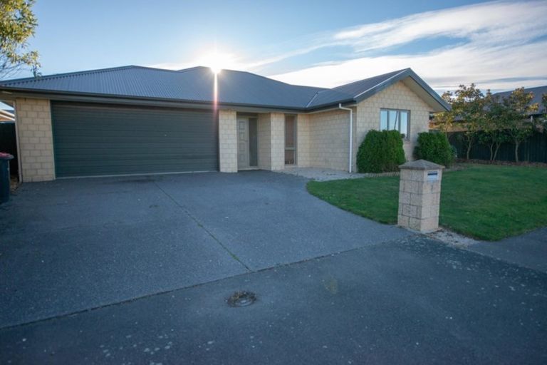 Photo of property in 3 Rooney Place, Aidanfield, Christchurch, 8025
