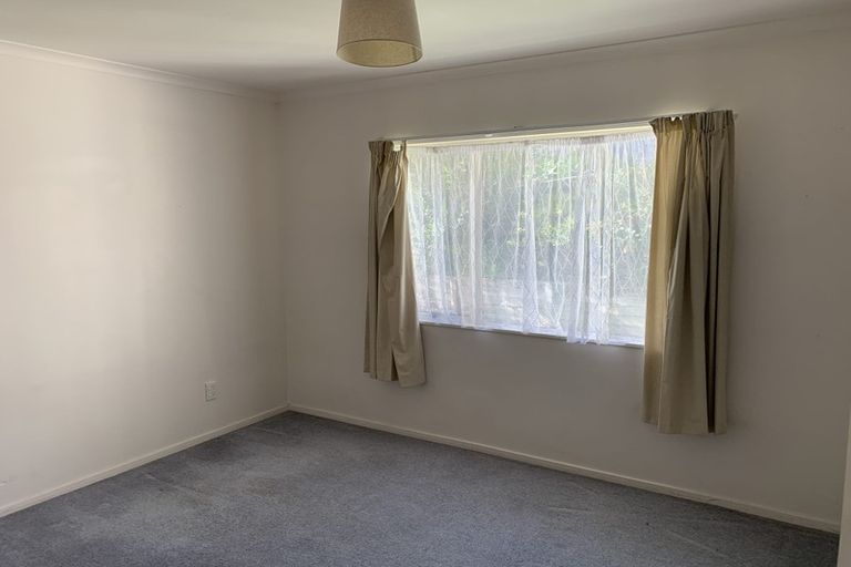 Photo of property in 16 Stephanie Close, Glenfield, Auckland, 0629
