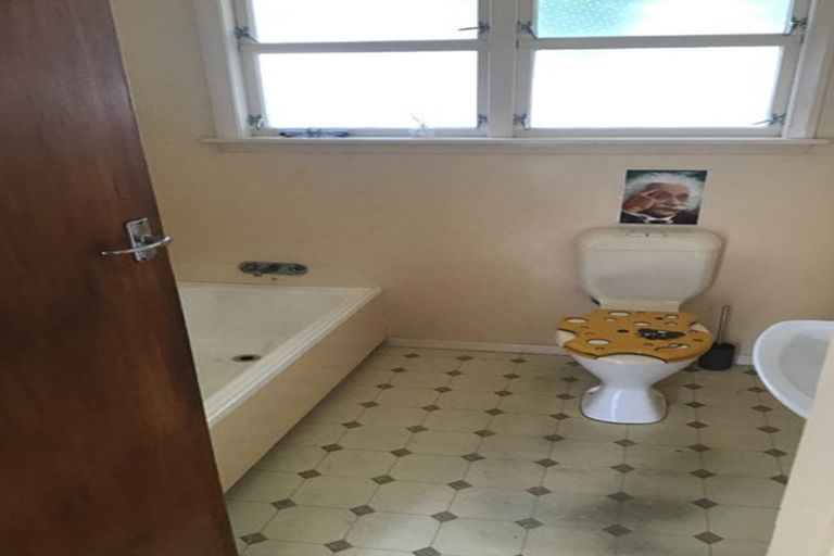 Photo of property in 10 Hohiria Street, Waikanae Beach, Waikanae, 5036