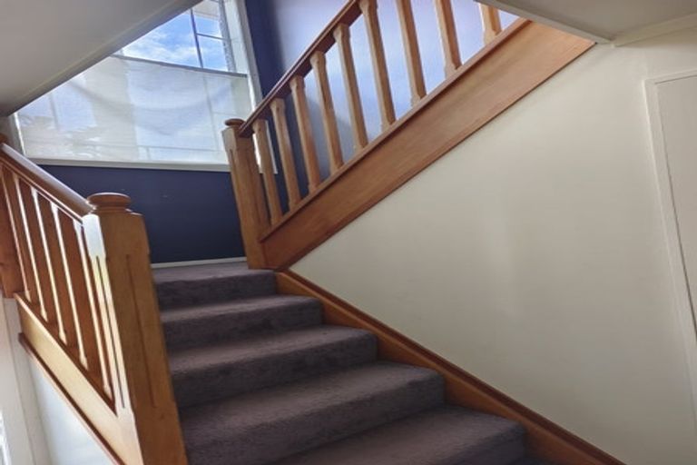 Photo of property in 1/3 Sunset Road, Totara Vale, Auckland, 0632