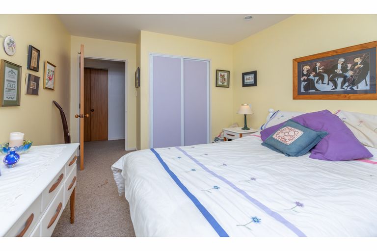 Photo of property in 2 Pentavon Lane, Avonhead, Christchurch, 8042