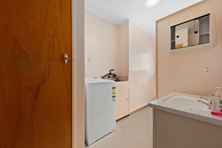 Photo of property in 8/218 Onepu Road, Lyall Bay, Wellington, 6022