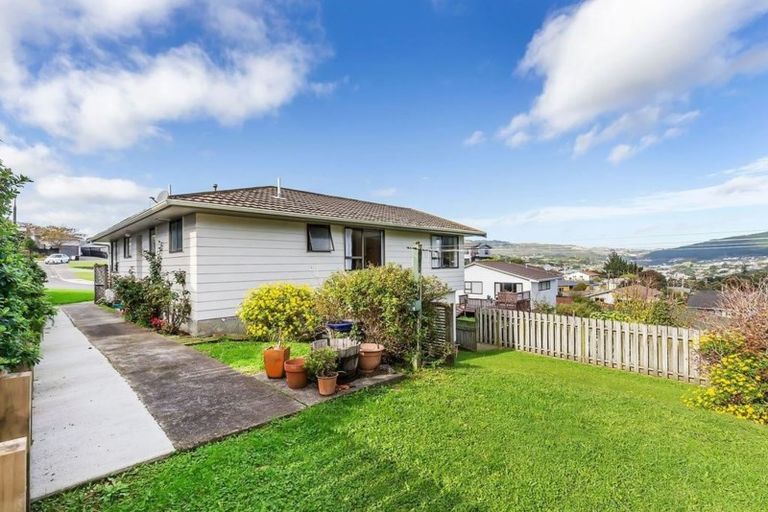 Photo of property in 81 Victory Crescent, Tawa, Wellington, 5028