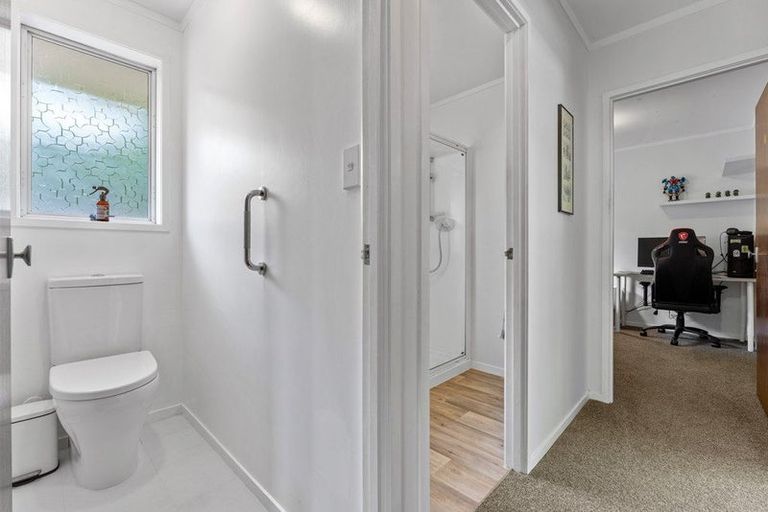 Photo of property in 1/56 Sunnynook Road, Sunnynook, Auckland, 0620