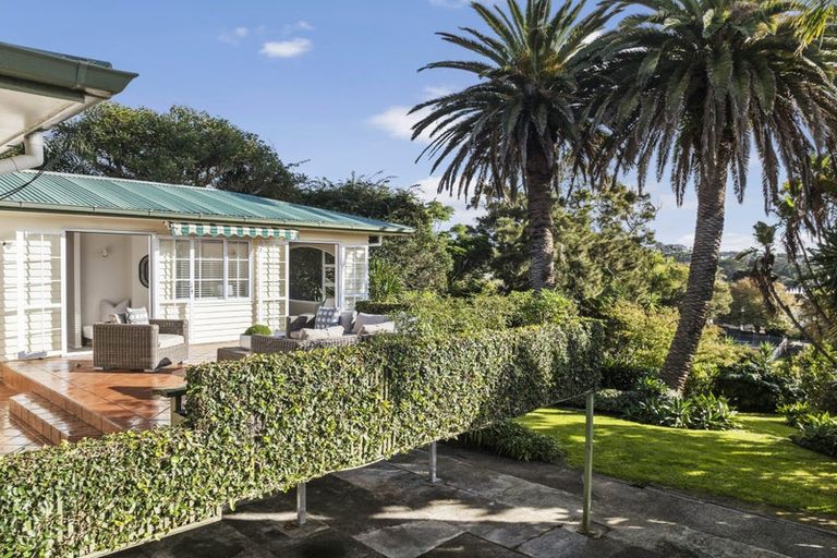 Photo of property in 107 Onewa Road, Northcote, Auckland, 0627
