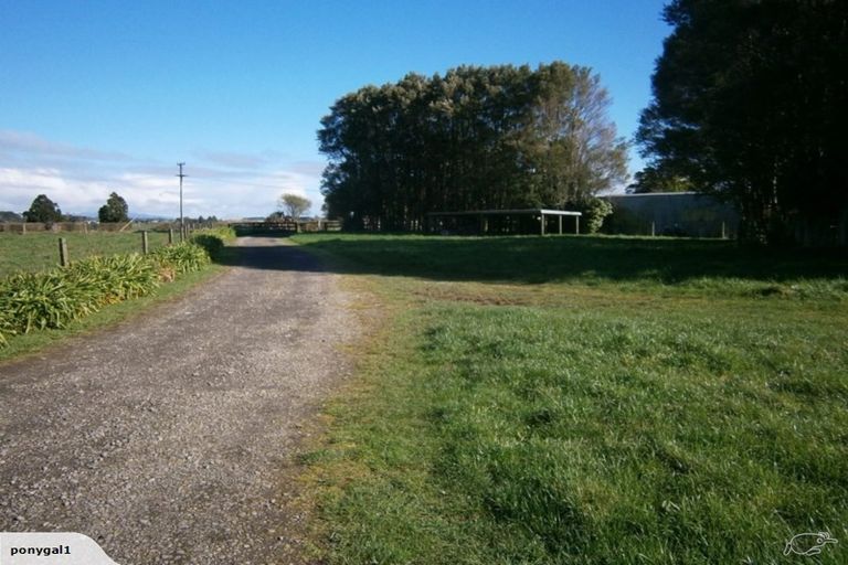 Photo of property in 581 Waitara Road, Huirangi, New Plymouth, 4373