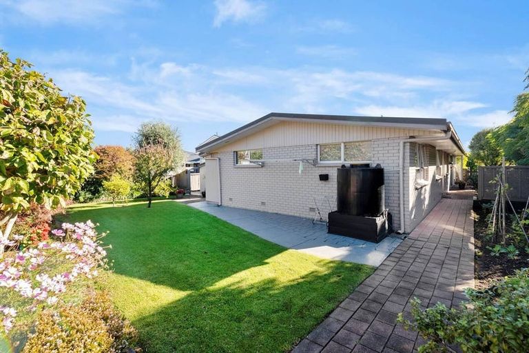 Photo of property in 32 Fielding Crescent, Farm Cove, Auckland, 2012