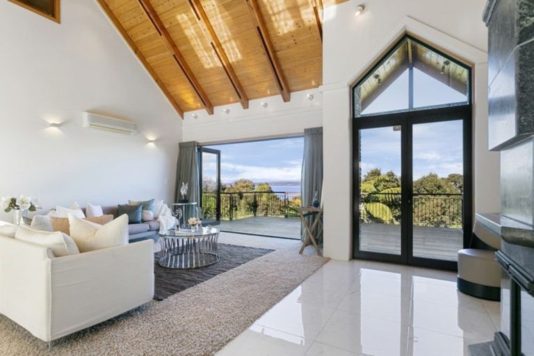 Photo of property in 3 Whakamoenga Point, Acacia Bay, Taupo, 3385