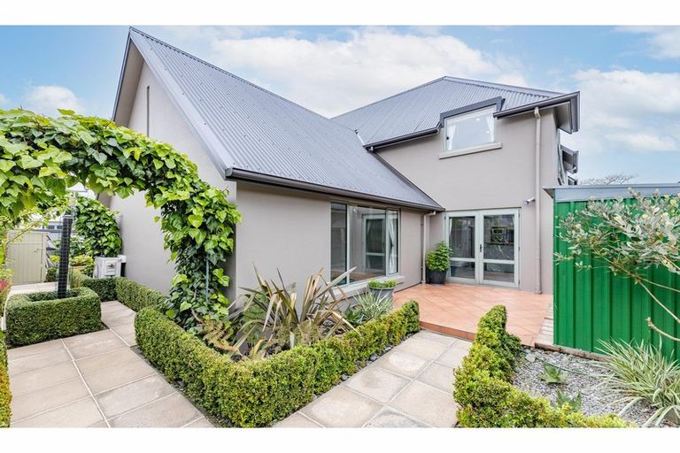 Photo of property in 28 Brockworth Place, Riccarton, Christchurch, 8011