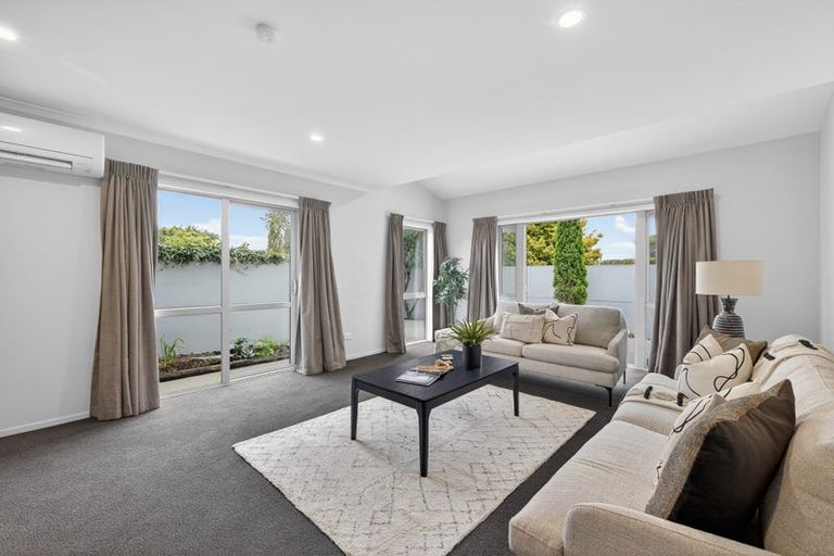 Photo of property in 217 Edgeware Road, Edgeware, Christchurch, 8013