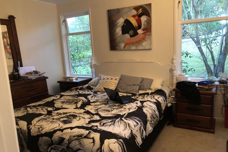 Photo of property in 130 Cliff View Drive, Green Bay, Auckland, 0604