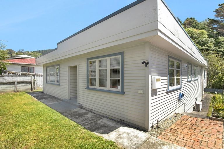 Photo of property in 34 Lincoln Avenue, Tawa, Wellington, 5028