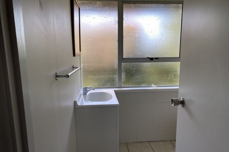 Photo of property in 1/55a West Lynn Road, Titirangi, Auckland, 0604