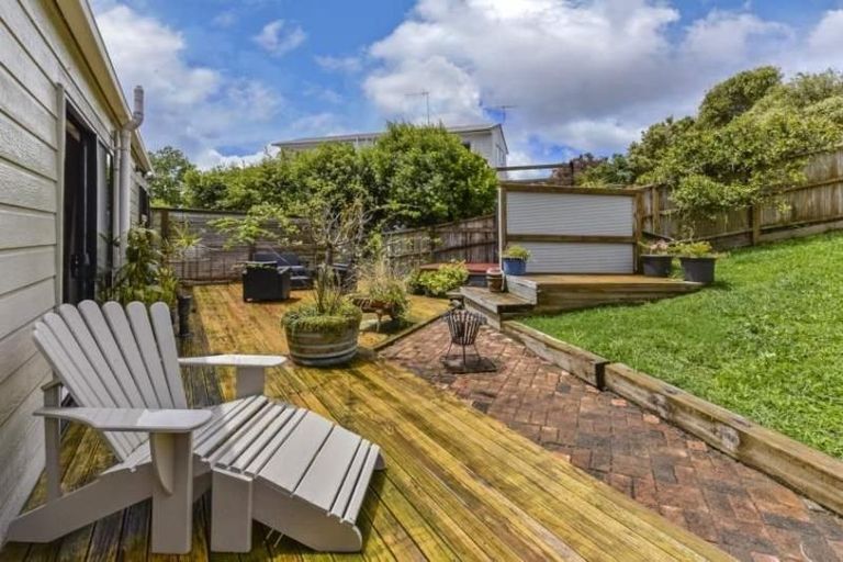 Photo of property in 10 Unsworth Drive, Unsworth Heights, Auckland, 0632