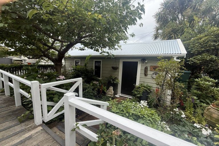 Photo of property in 17 Park Street, Thorndon, Wellington, 6011