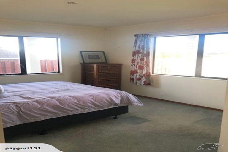 Photo of property in 26 Ashton Fitchett Drive, Brooklyn, Wellington, 6021