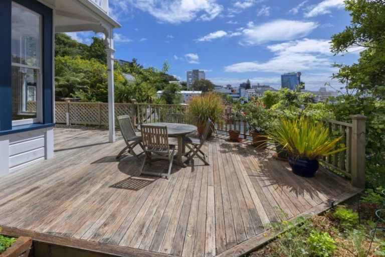 Photo of property in 348 The Terrace, Te Aro, Wellington, 6011