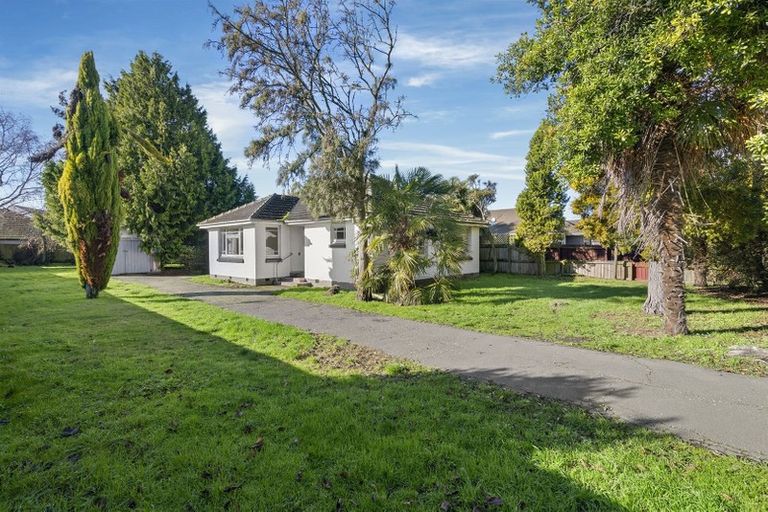 Photo of property in 122 Memorial Avenue, Burnside, Christchurch, 8053