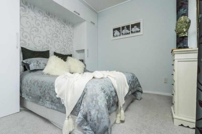 Photo of property in 1/20 Redwing Street, Browns Bay, Auckland, 0630