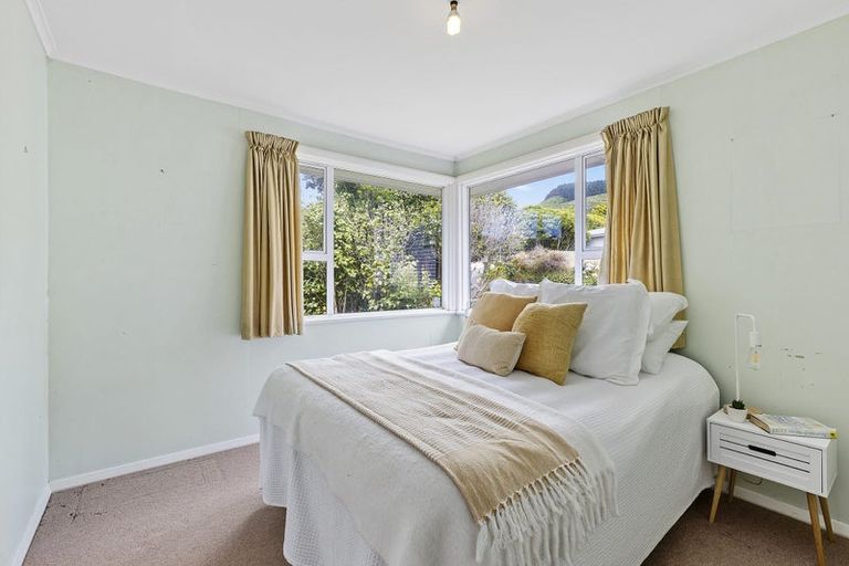 Photo of property in 24 Larsen Crescent, Tawa, Wellington, 5028