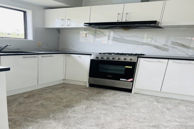 Photo of property in 14a Marendellas Drive, Bucklands Beach, Auckland, 2014