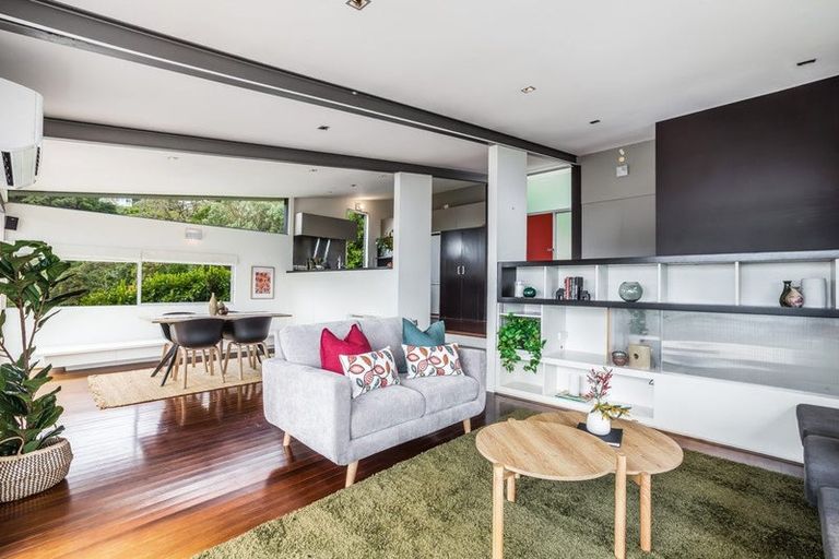 Photo of property in 124 Townsend Road, Miramar, Wellington, 6022