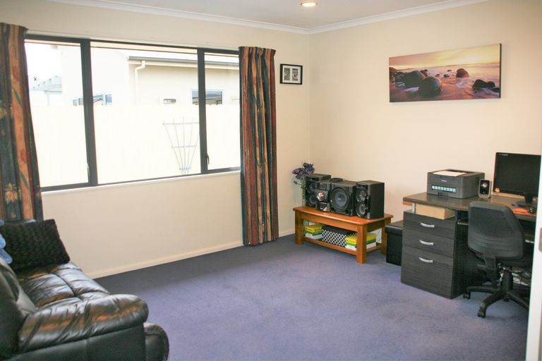 Photo of property in 16 Rowan Place, Mosgiel, 9024
