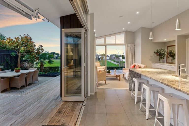 Photo of property in 27 Main Road, Redcliffs, Christchurch, 8081