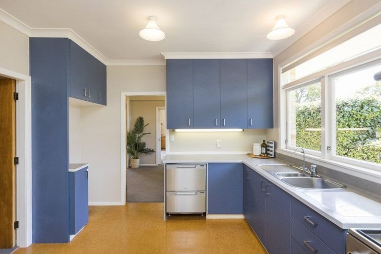 Photo of property in 19 Surrey Crescent, Hokowhitu, Palmerston North, 4410