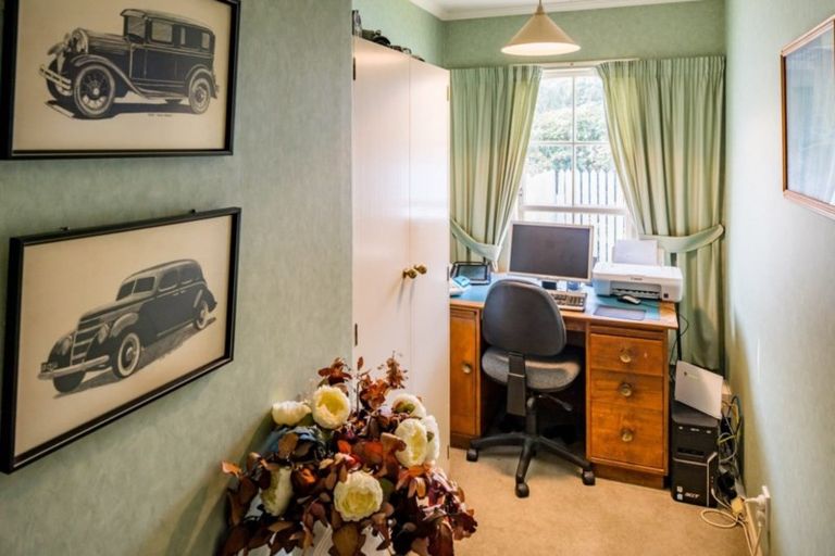 Photo of property in 4 Cassley Crescent, Papakowhai, Porirua, 5024