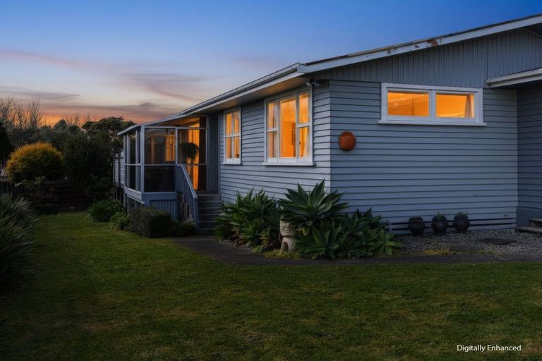 Photo of property in 5 Mayfair Place, Westown, New Plymouth, 4310