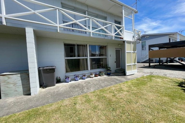 Photo of property in Mahora Court Flats, 25 Mahora Street, Kilbirnie, Wellington, 6022