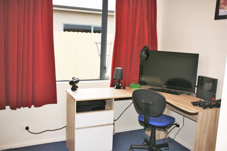 Photo of property in 16 Rowan Place, Mosgiel, 9024