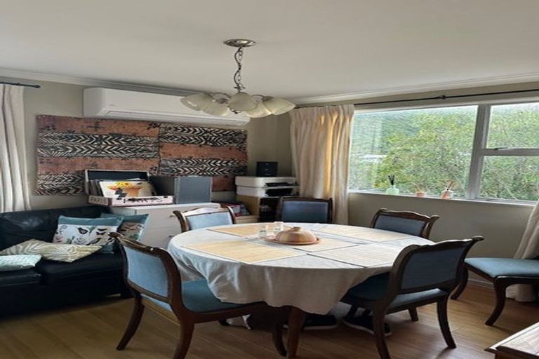 Photo of property in 1 Peckham Grove, Tawa, Wellington, 5028