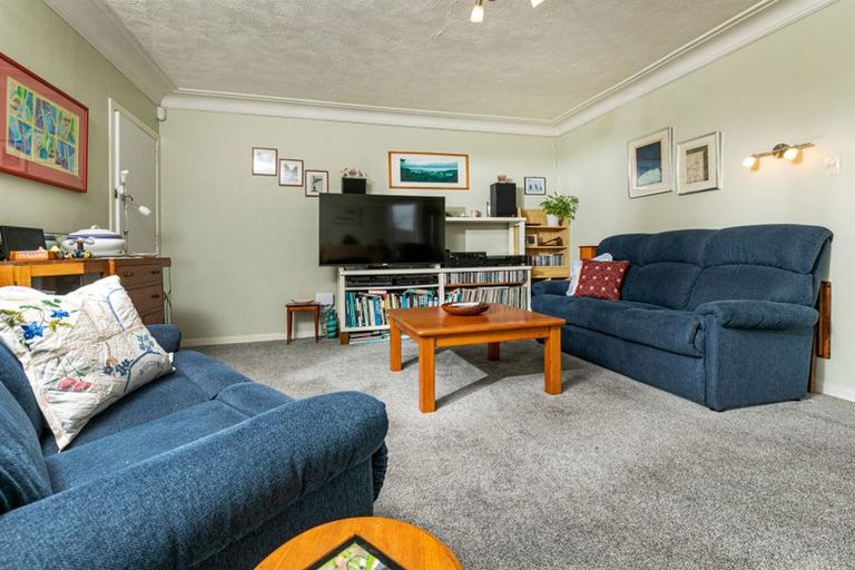 Photo of property in 22 Brandon Road, Glen Eden, Auckland, 0602