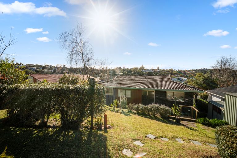 Photo of property in 42 Stapleford Crescent, Browns Bay, Auckland, 0630