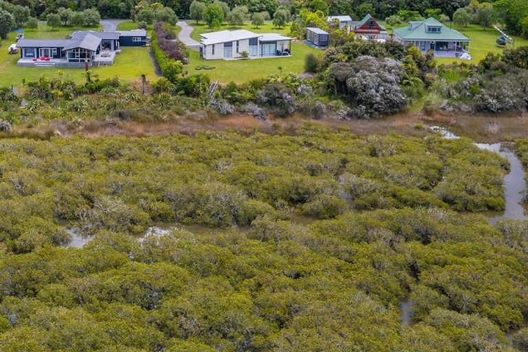Photo of property in 70 Molesworth Drive, Mangawhai, 0505