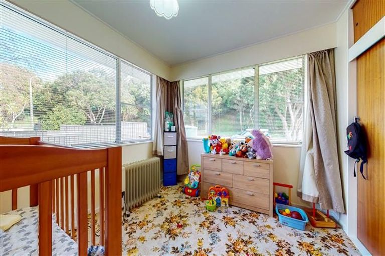 Photo of property in 68 Akaroa Drive, Maupuia, Wellington, 6022