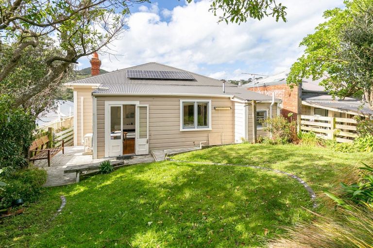 Photo of property in 32 Eden Street, Island Bay, Wellington, 6023