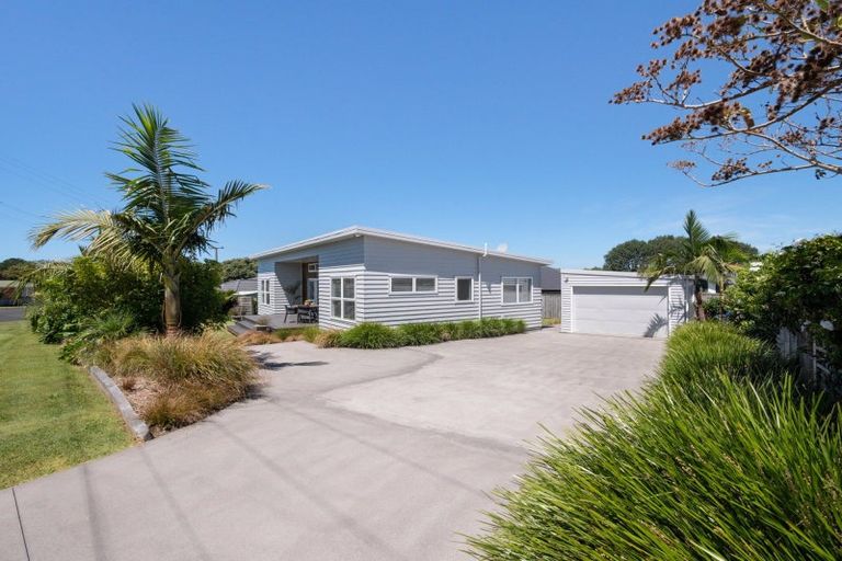 Photo of property in 53 Athenree Road, Athenree, Katikati, 3177