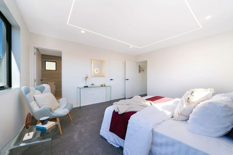 Photo of property in 53 Meadowood Drive, Unsworth Heights, Auckland, 0632