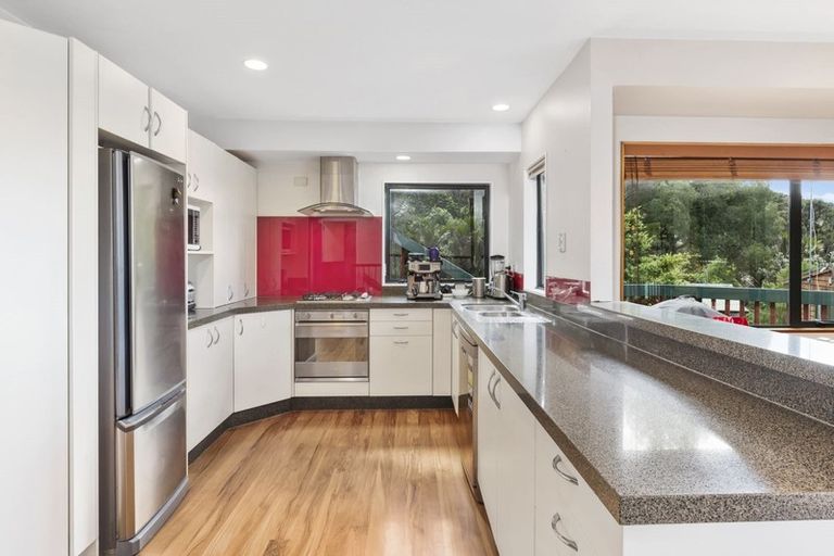 Photo of property in 1/8 Dee Place, Torbay, Auckland, 0630