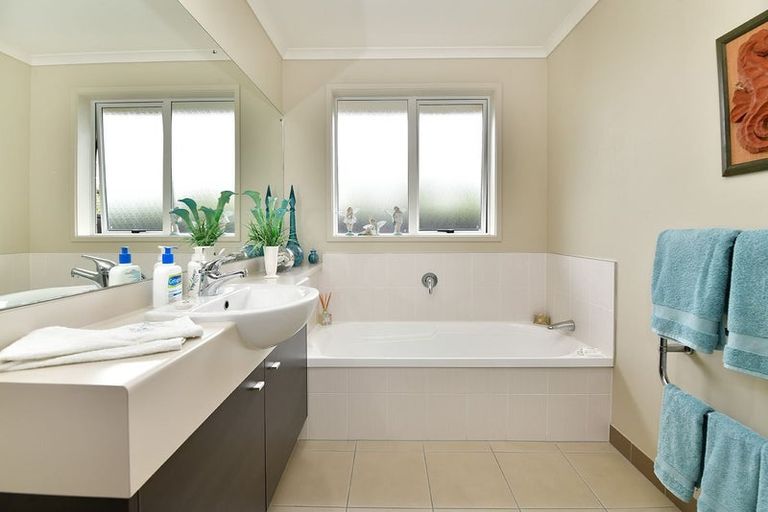 Photo of property in 1 Flavell Drive, Orewa, 0931