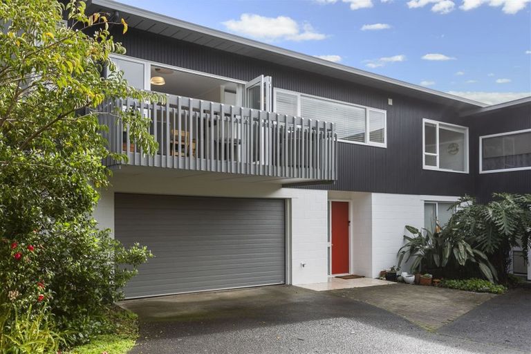 Photo of property in 2/29 Rangitoto Terrace, Milford, Auckland, 0620